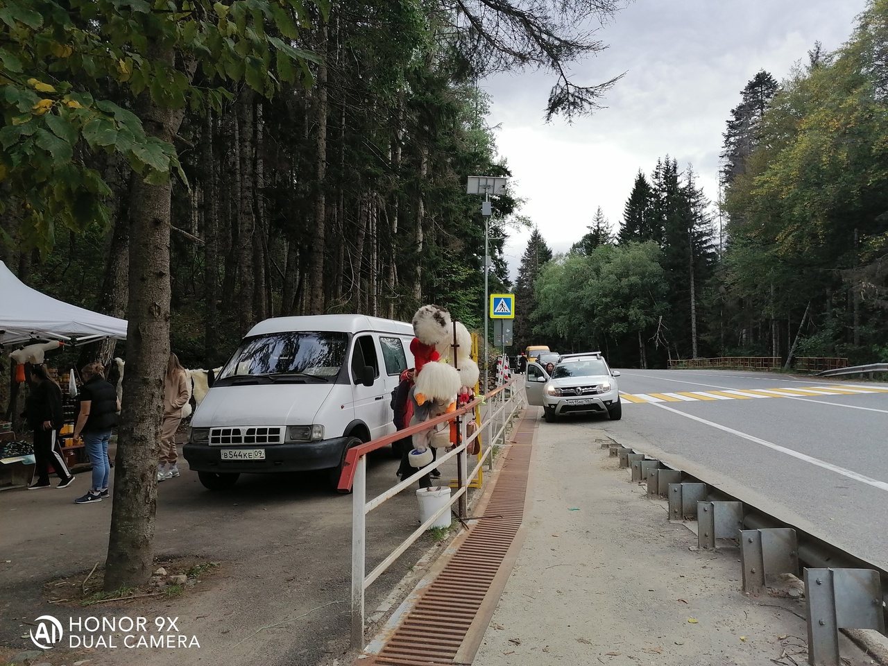 Дорога в Домбай из Теберды у реки Муруджу