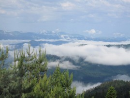 Die Berge Nord-West-Kaukasus, Wanderung auf Tchatsch gewandt